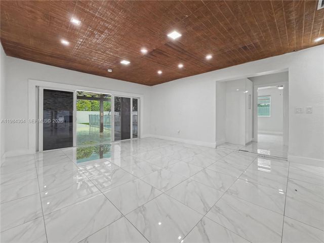 660 S Biscayne River Dr, Miami, FL 33169