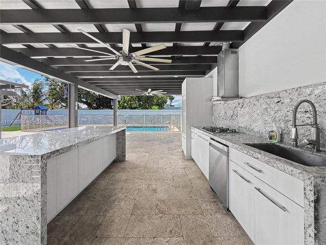 660 S Biscayne River Dr, Miami, FL 33169