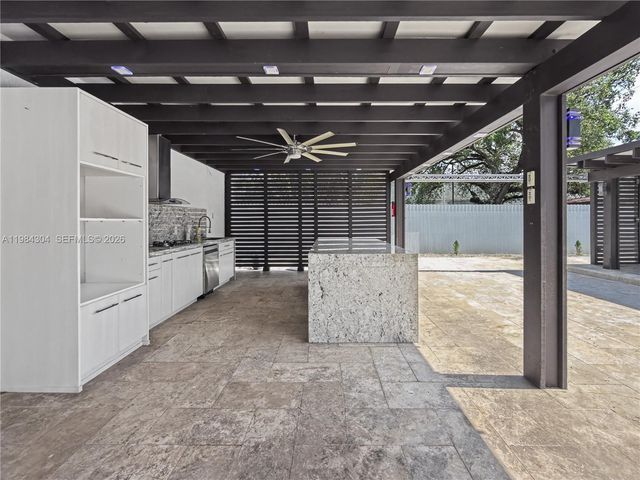 660 S Biscayne River Dr, Miami, FL 33169