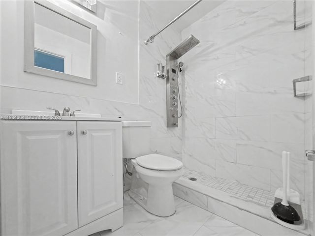 660 S Biscayne River Dr, Miami, FL 33169