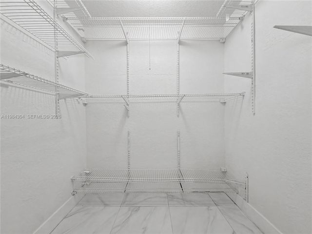 660 S Biscayne River Dr, Miami, FL 33169