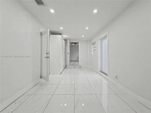 660 S Biscayne River Dr, Miami, FL 33169