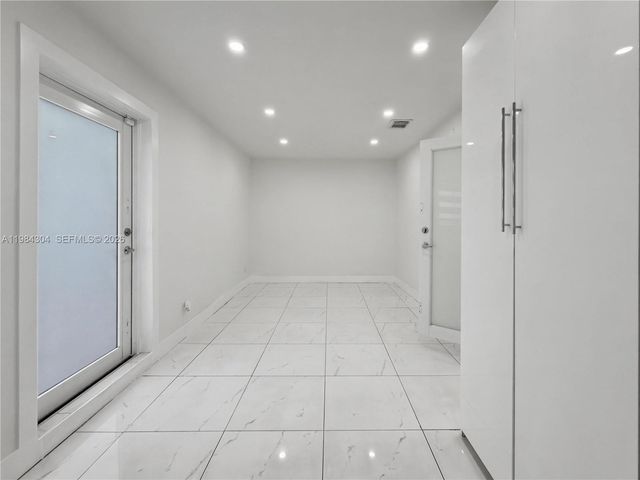 660 S Biscayne River Dr, Miami, FL 33169