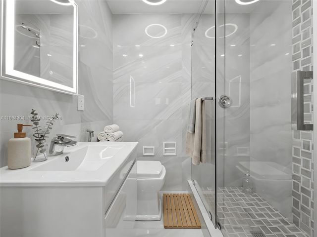 660 S Biscayne River Dr, Miami, FL 33169