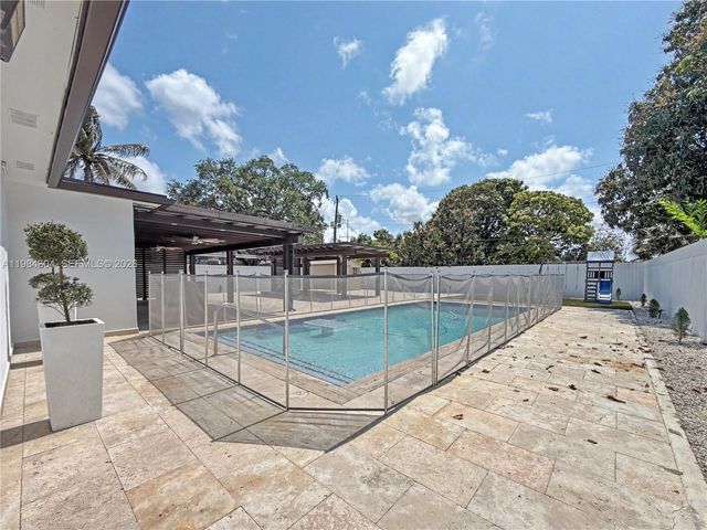 660 S Biscayne River Dr, Miami, FL 33169