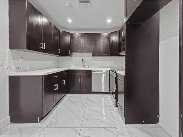 660 S Biscayne River Dr, Miami, FL 33169