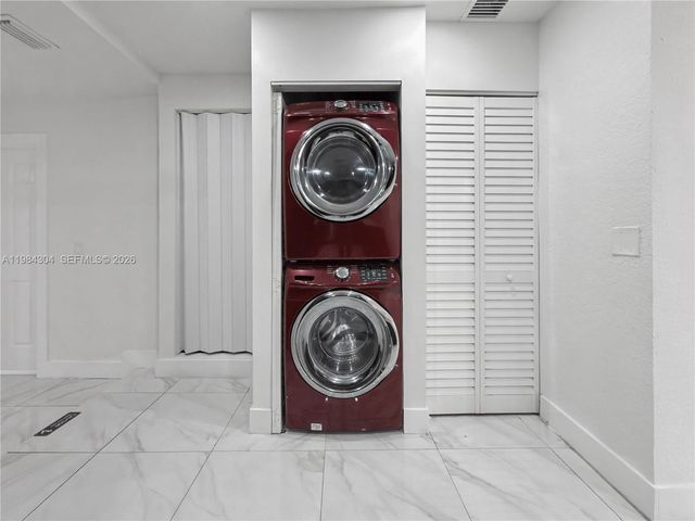 660 S Biscayne River Dr, Miami, FL 33169