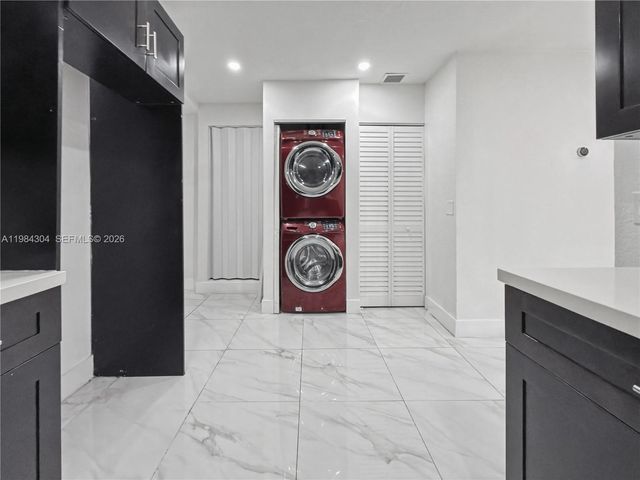 660 S Biscayne River Dr, Miami, FL 33169