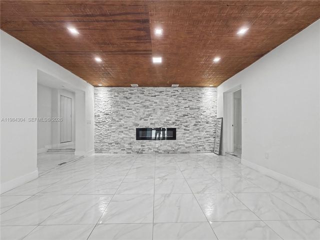 660 S Biscayne River Dr, Miami, FL 33169