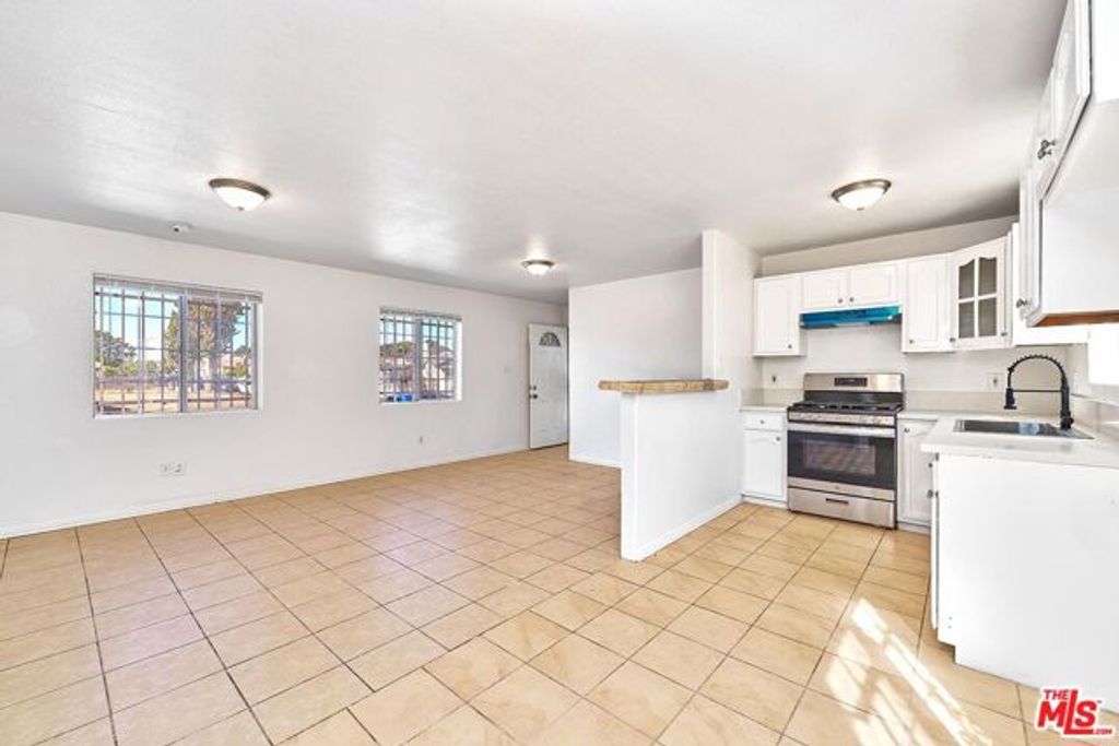 10800 S San Pedro Street, Los Angeles, CA 90061
