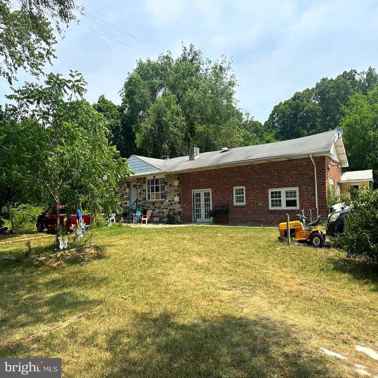 2442 S BLACK HORSE PIKE, Williamstown, NJ 08094
