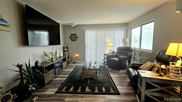 4165 Highcrest Drive, Brighton, MI 48116