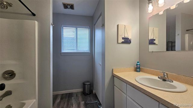 4165 Highcrest Drive, Brighton, MI 48116