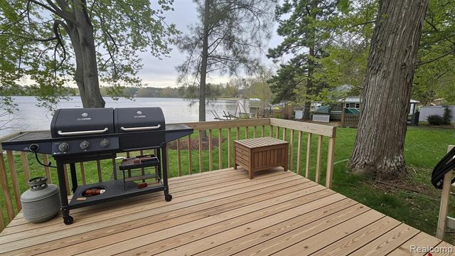 4165 Highcrest Drive, Brighton, MI 48116