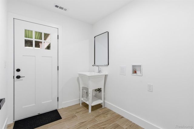 19377 Brentwood Street, Livonia, MI 48152