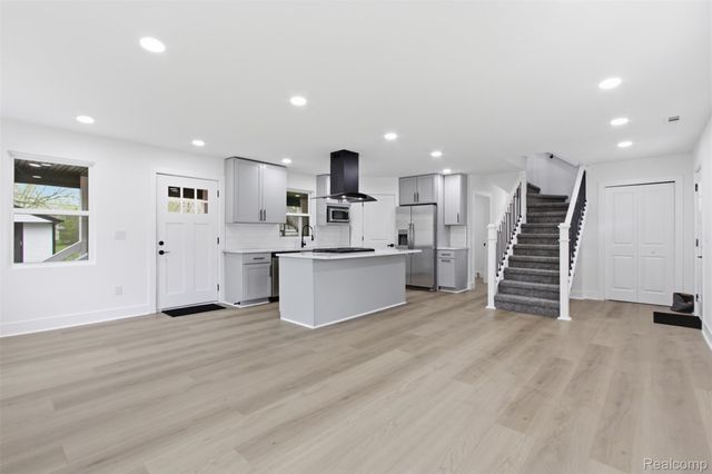 19377 Brentwood Street, Livonia, MI 48152