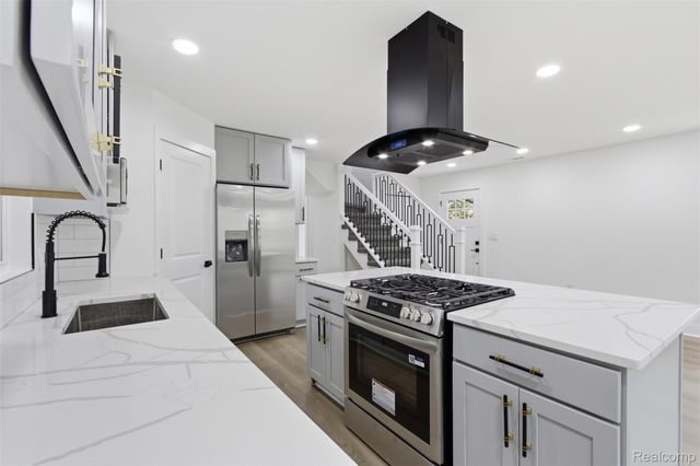 19377 Brentwood Street, Livonia, MI 48152