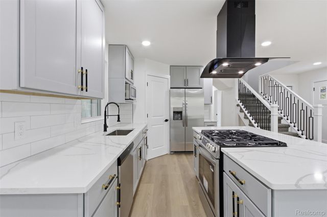 19377 Brentwood Street, Livonia, MI 48152