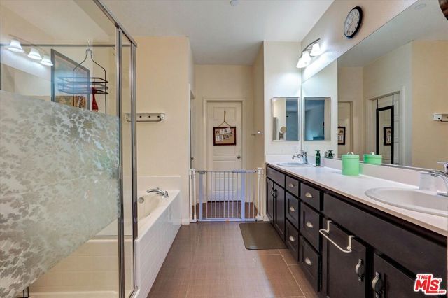 2431 Birchknoll Court 2, Simi Valley, CA 93063