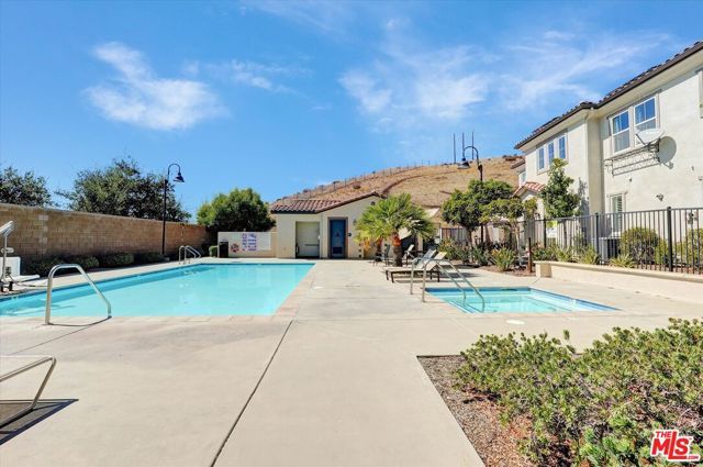 2431 Birchknoll Court 2, Simi Valley, CA 93063