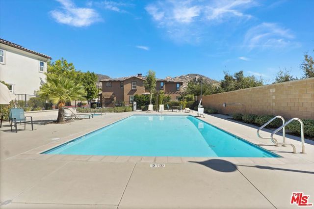 2431 Birchknoll Court 2, Simi Valley, CA 93063