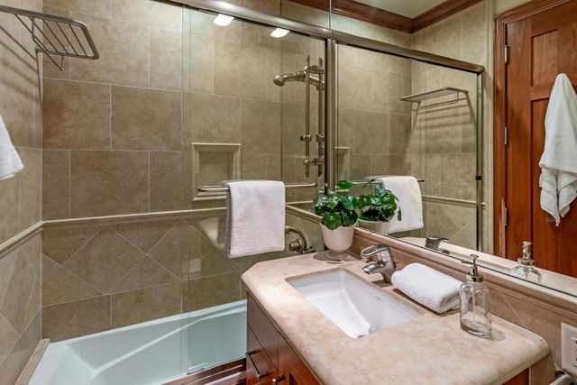 1 Redberry, Portola Valley, CA 94028