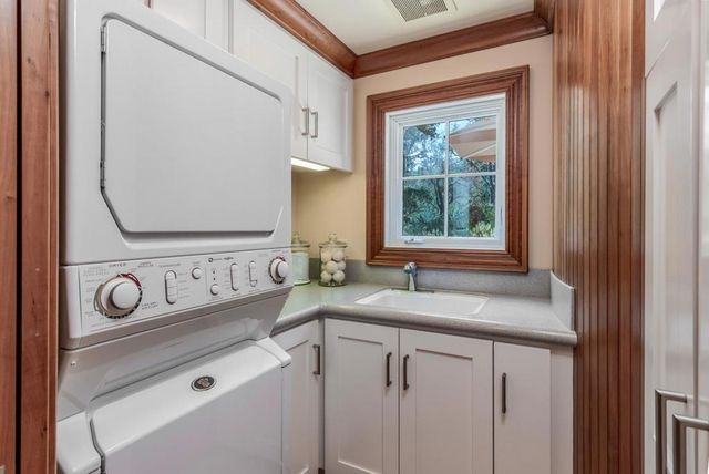 1 Redberry, Portola Valley, CA 94028