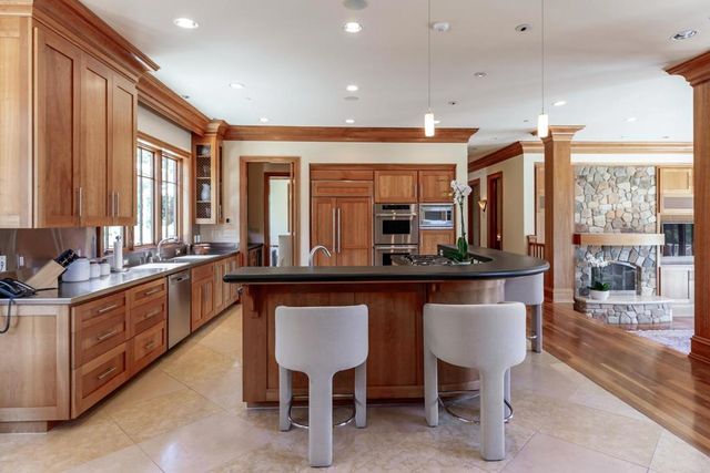 1 Redberry, Portola Valley, CA 94028