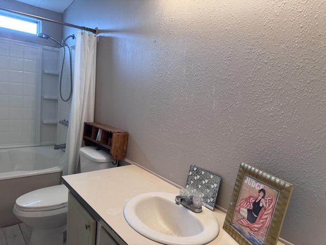 250 Davis St, Turlock, CA 95380