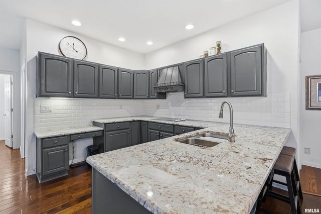 5306 N ASHFORD Drive, Peoria, IL 61615