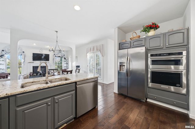 5306 N ASHFORD Drive, Peoria, IL 61615