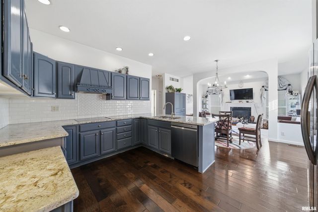 5306 N ASHFORD Drive, Peoria, IL 61615