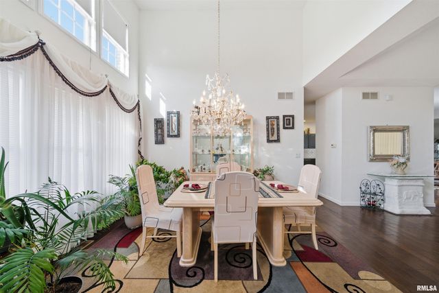 5306 N ASHFORD Drive, Peoria, IL 61615