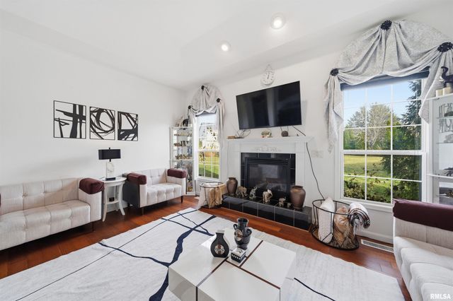 5306 N ASHFORD Drive, Peoria, IL 61615