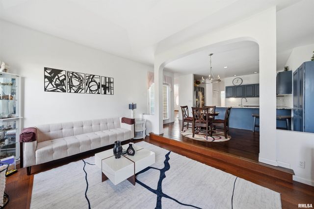 5306 N ASHFORD Drive, Peoria, IL 61615