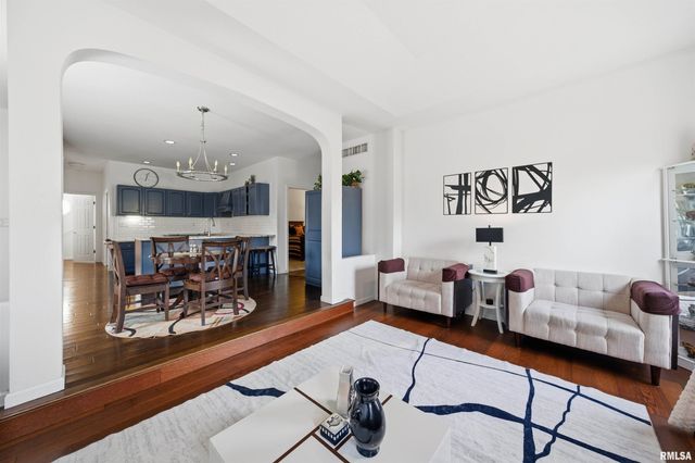 5306 N ASHFORD Drive, Peoria, IL 61615