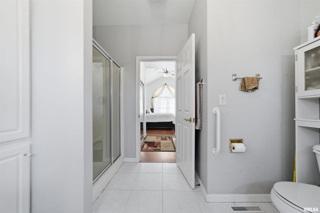 5306 N ASHFORD Drive, Peoria, IL 61615