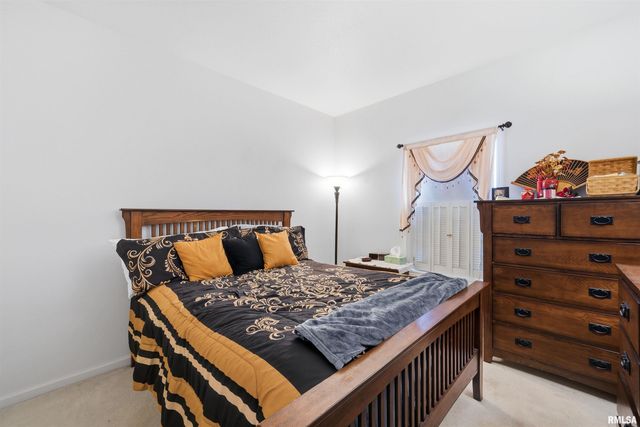 5306 N ASHFORD Drive, Peoria, IL 61615