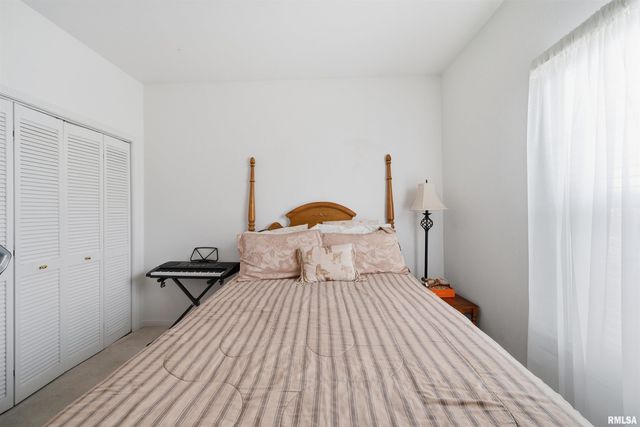 5306 N ASHFORD Drive, Peoria, IL 61615