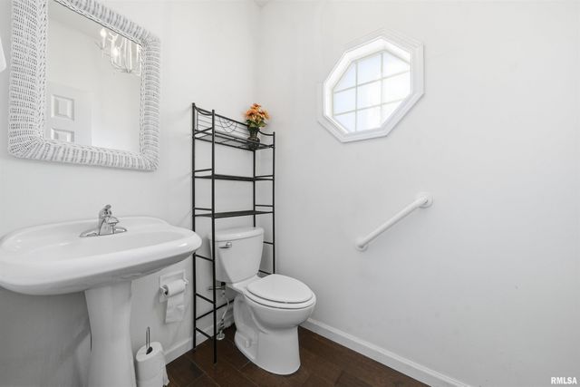 5306 N ASHFORD Drive, Peoria, IL 61615