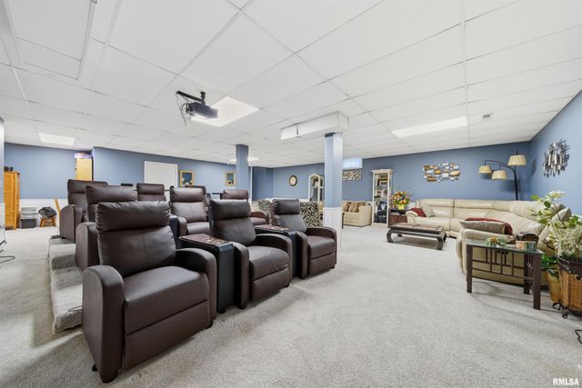 5306 N ASHFORD Drive, Peoria, IL 61615