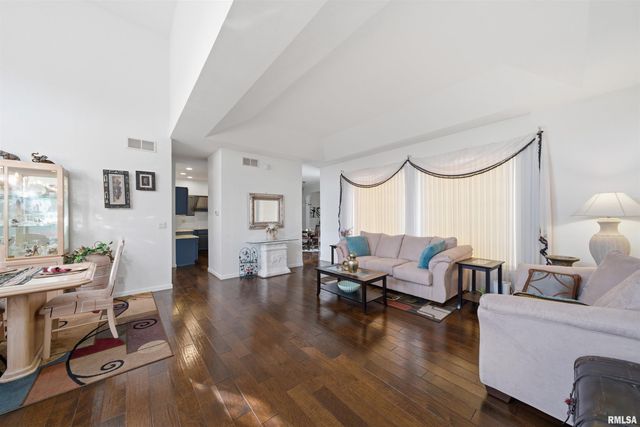 5306 N ASHFORD Drive, Peoria, IL 61615