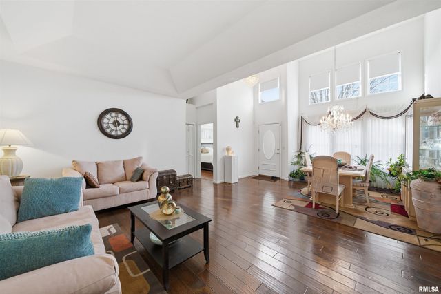 5306 N ASHFORD Drive, Peoria, IL 61615