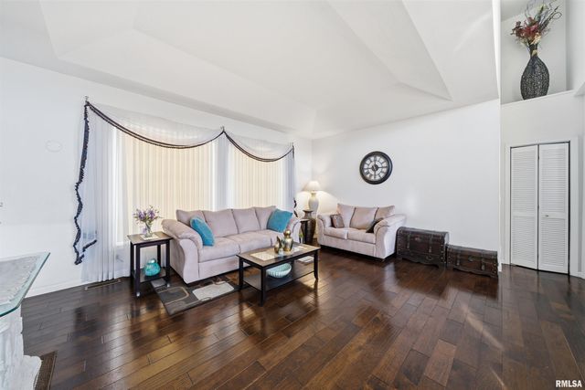 5306 N ASHFORD Drive, Peoria, IL 61615