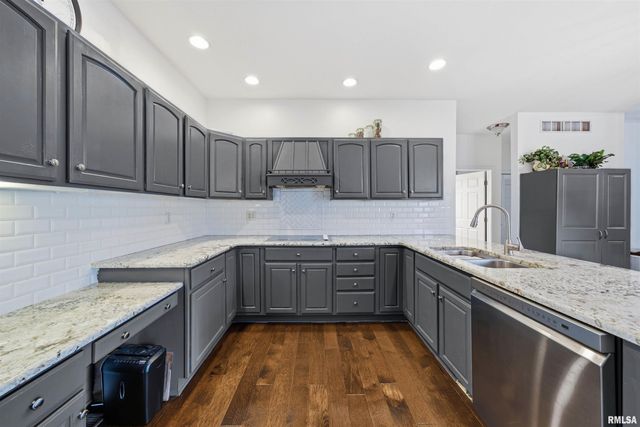 5306 N ASHFORD Drive, Peoria, IL 61615