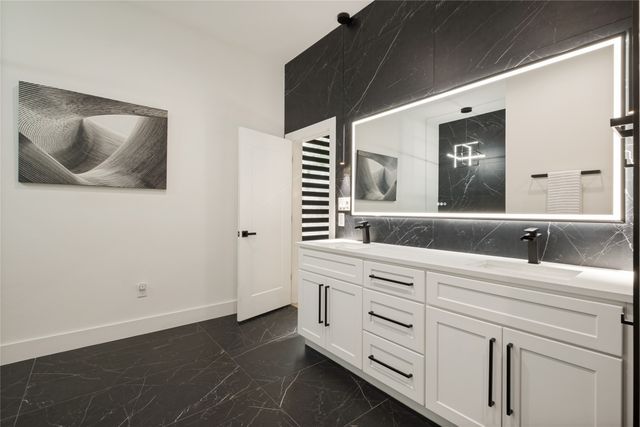 4215 Canada Drive, Dallas, TX 75212