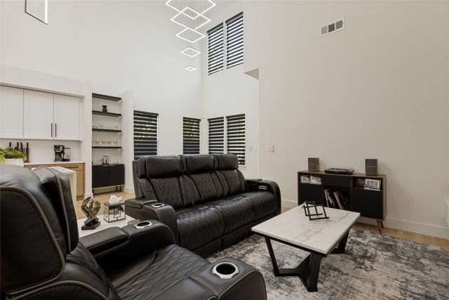 4215 Canada Drive, Dallas, TX 75212