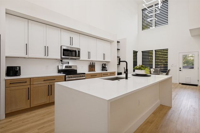 4215 Canada Drive, Dallas, TX 75212