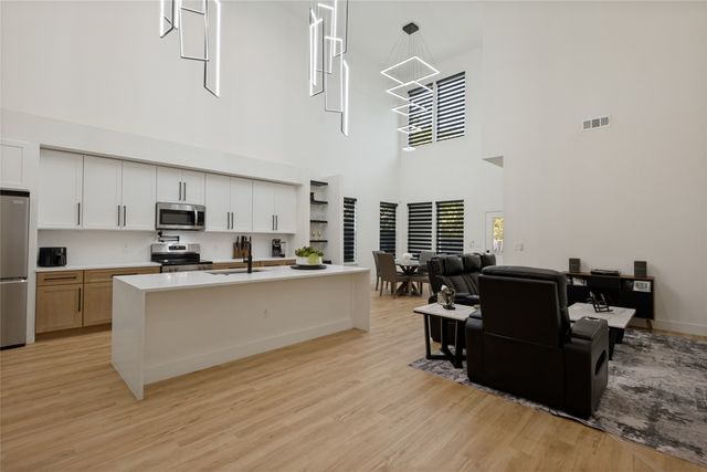 4215 Canada Drive, Dallas, TX 75212
