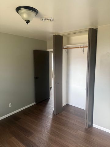 1337 W Cleveland Avenue, Hobart, IN 46342